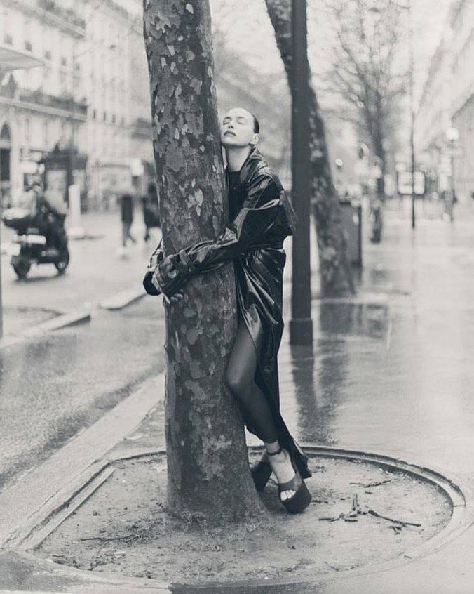 Ирина Шейк увлеклась мрачной эстетикой