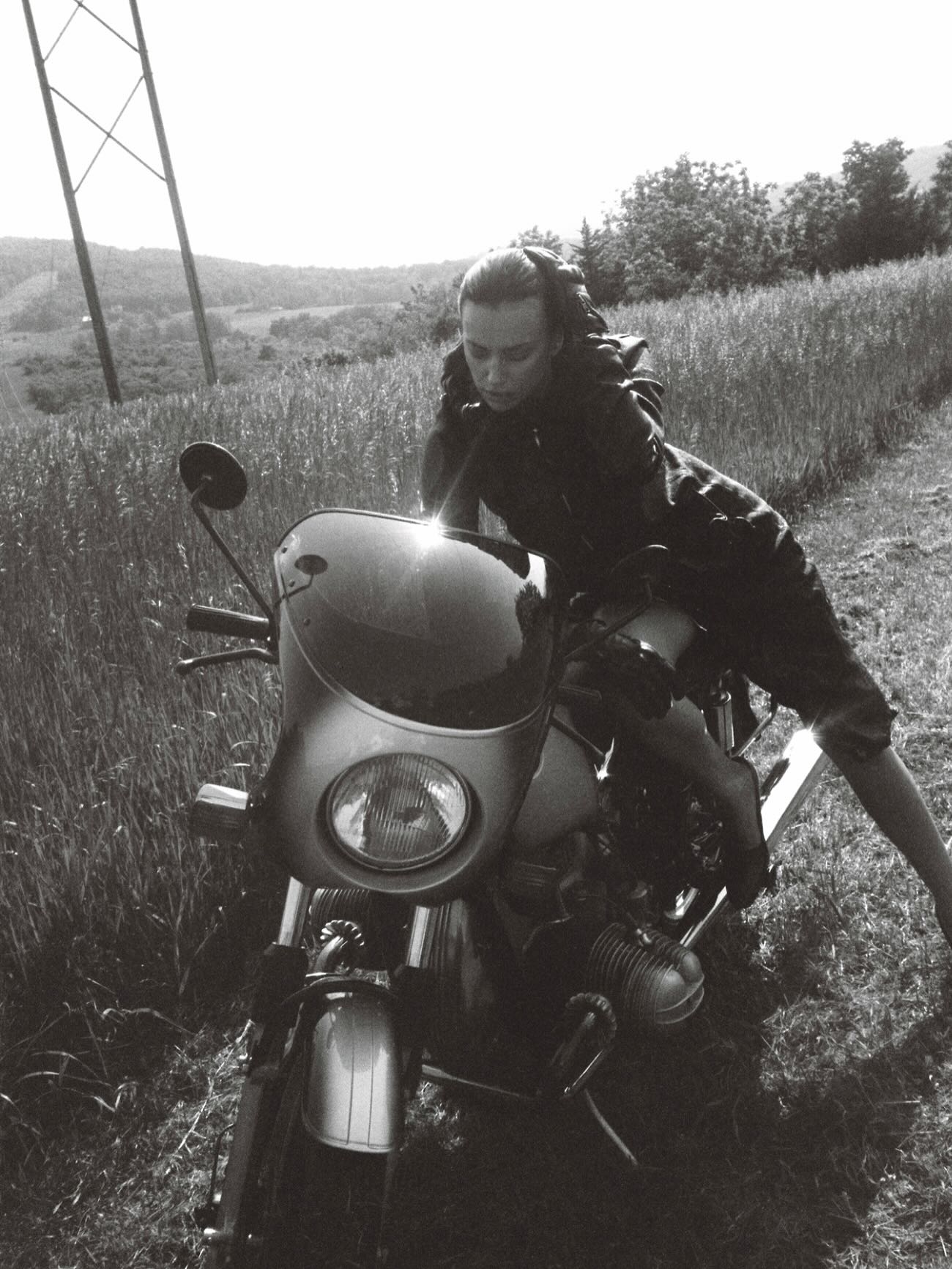 Ирина Шейк увлеклась мрачной эстетикой