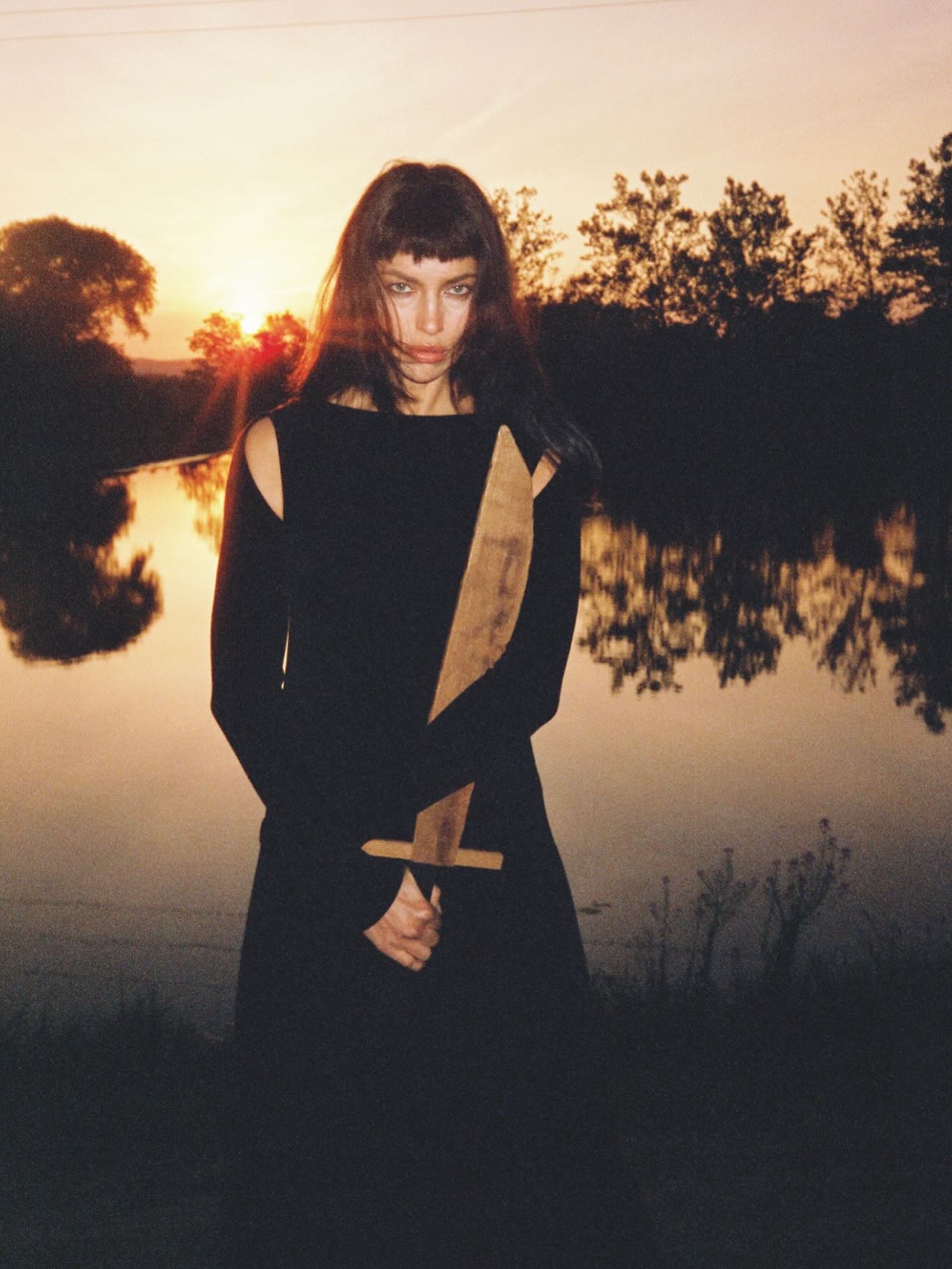 Ирина Шейк увлеклась мрачной эстетикой