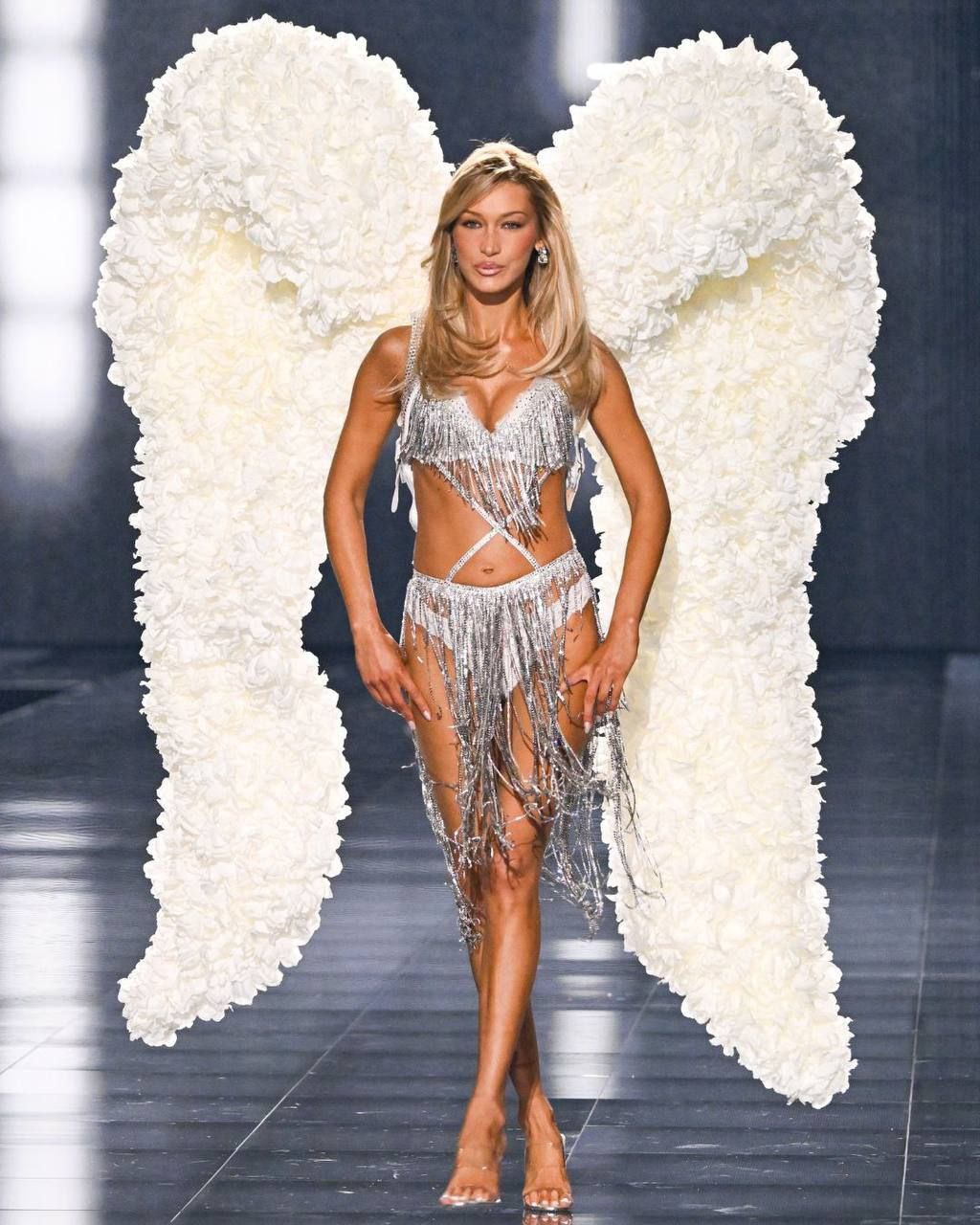 Ирина Шейк, сестры Хадид, Эмили Ратаковски и другие «ангелы» зажгли на шоу Victoria’s Secret