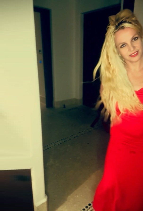 «Это просто способ заработать деньги, а страдаю в итоге только я»: Бритни Спирс эмоционально отреагировала на мемуары отца своих детей