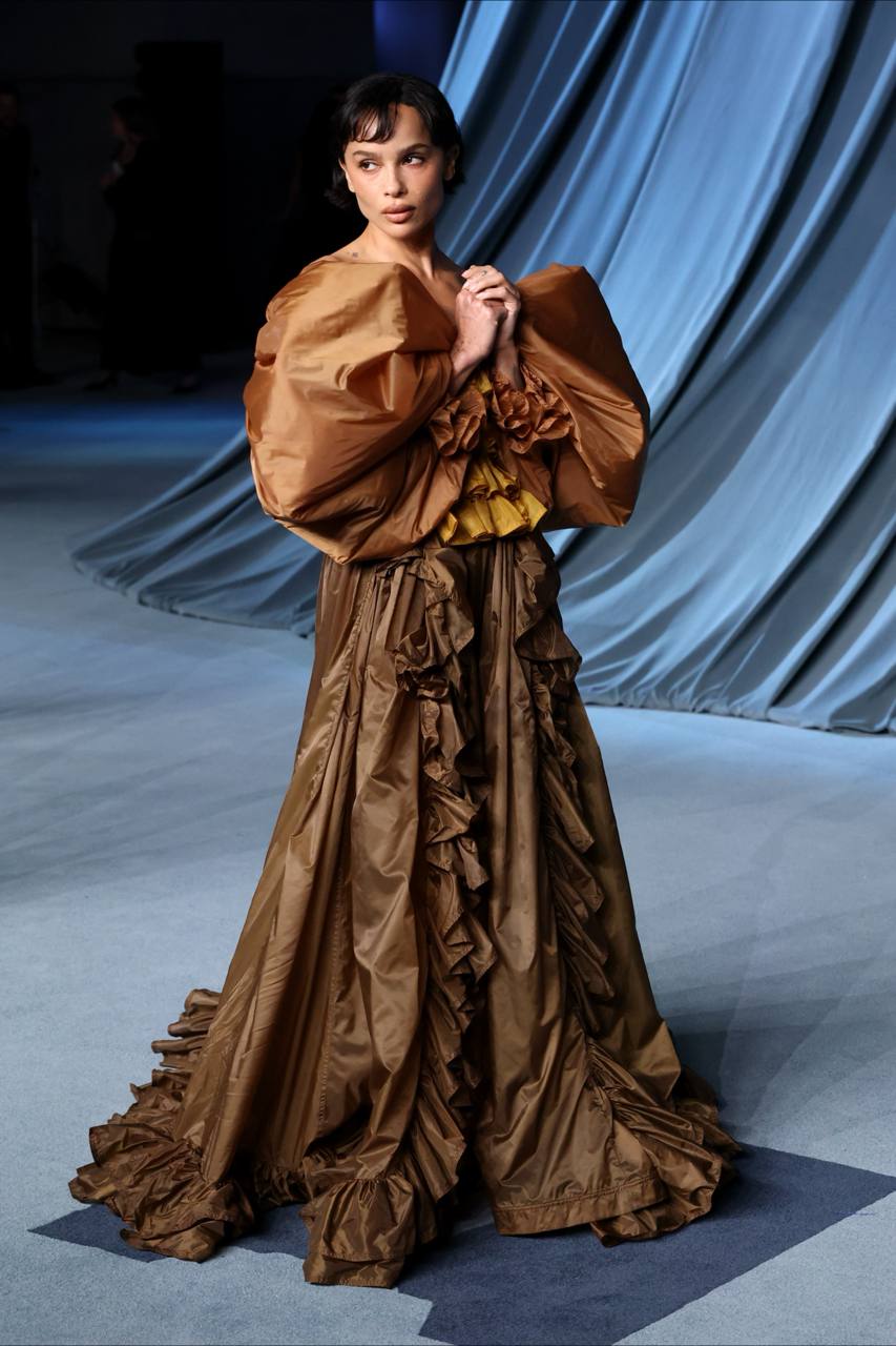 Зои Кравиц в Saint Laurent, а Деми Мур в Prada: кто еще блистал на вечере Academy Museum Gala