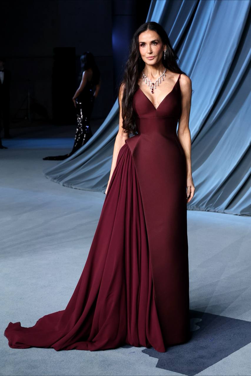 Зои Кравиц в Saint Laurent, а Деми Мур в Prada: кто еще блистал на вечере Academy Museum Gala