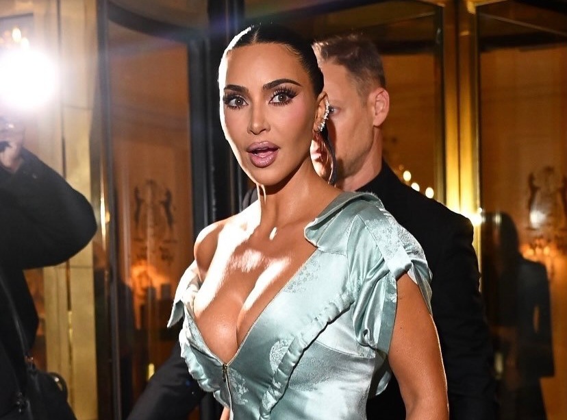 Ким Кардашьян отметила свое 45-летие на премьере в Париже Ким Кардашьян отметила свое 45-летие на премьере в Париже