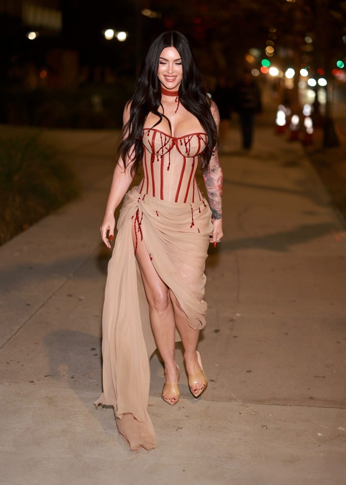 Меган Фокс вернулась к светской жизни, поразив своим образом