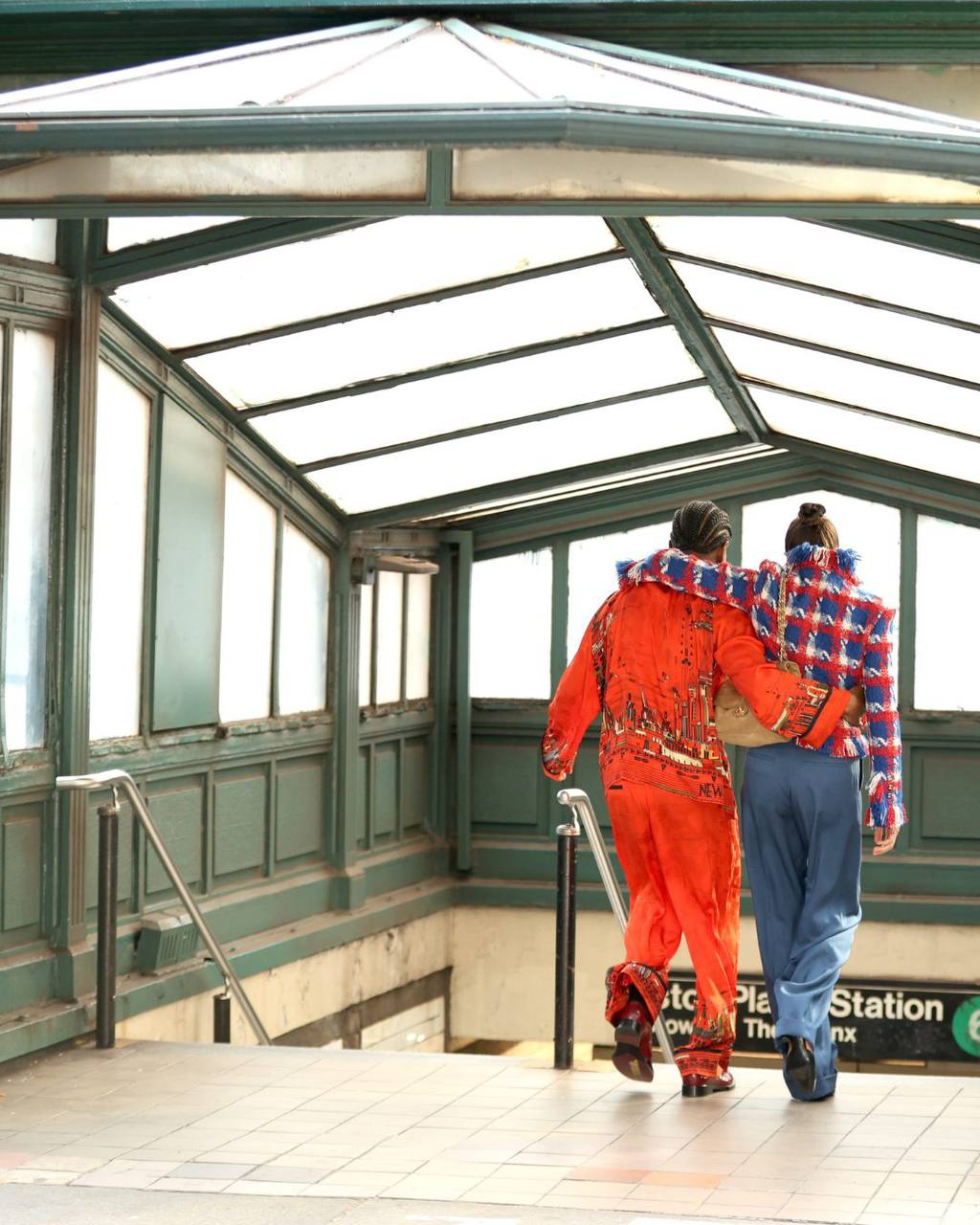 В Chanel решили пошутить над Рианной