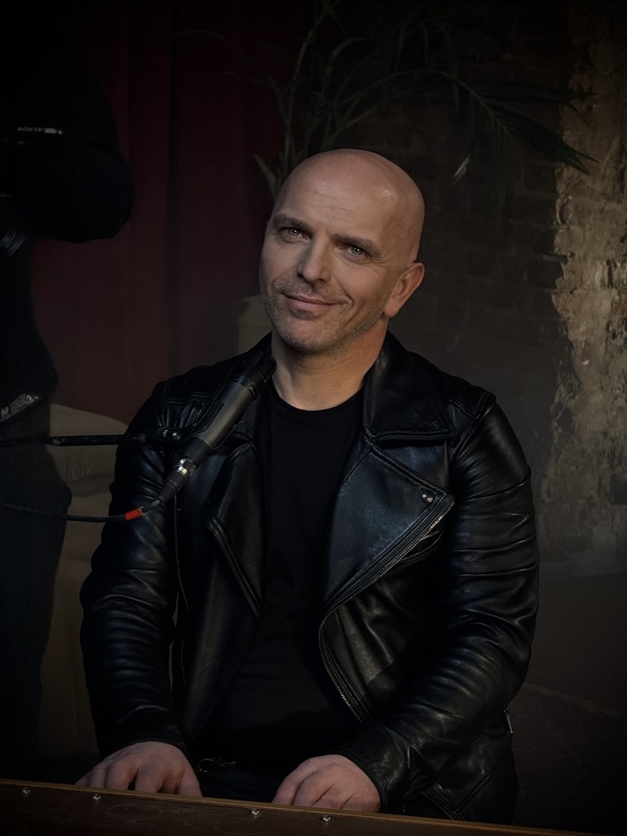 Баллада "Силуэт" Левана Пхаладзе, словно восходящая звезда, засияла в созвездии "ШОУАБХАЗИИ"