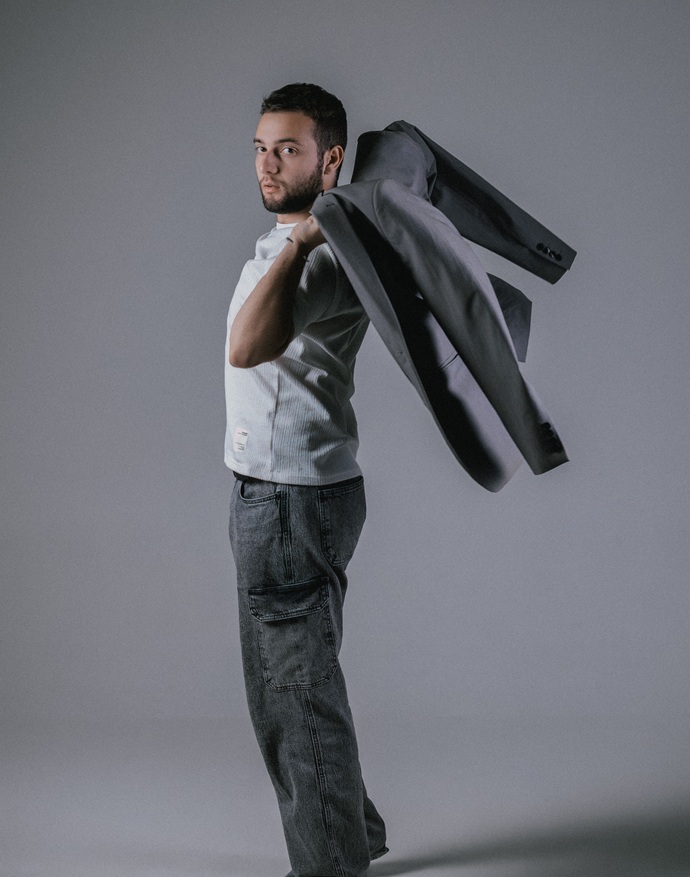 Баллада "Силуэт" Левана Пхаладзе, словно восходящая звезда, засияла в созвездии "ШОУАБХАЗИИ"