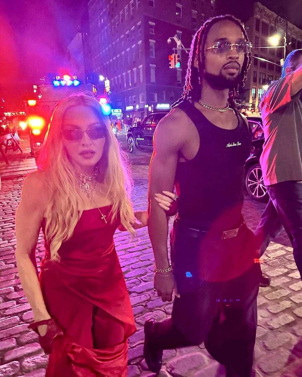 Мадонна тайно обручилась со своим бойфрендом