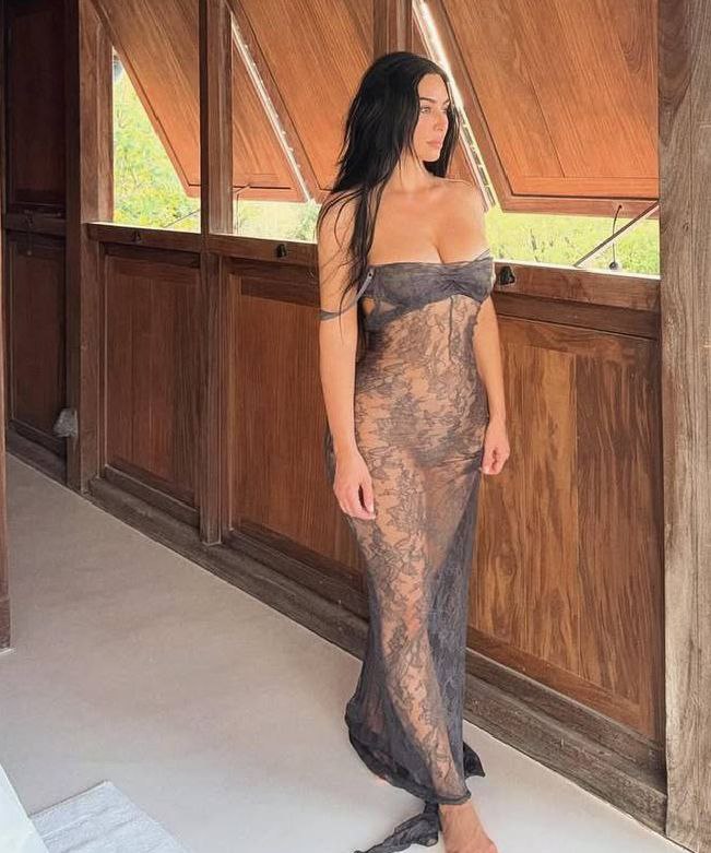 «Я всё еще не юрист, но с удовольствием играю стильного адвоката на экране»: Ким Кардашьян поделилась своими печалями и радостями «Я всё еще не юрист, но с удовольствием играю стильного адвоката на экране»: Ким Кардашьян поделилась своими печалями и радостями