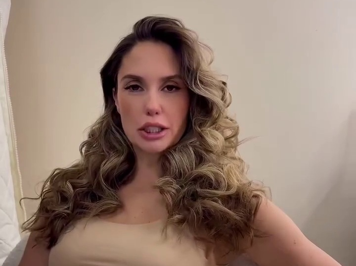 «То есть я так хорошо выгляжу, что люди думают, что у меня накладной живот?»: Агата Муцениеце ответила хейтерам смелой фотосессией