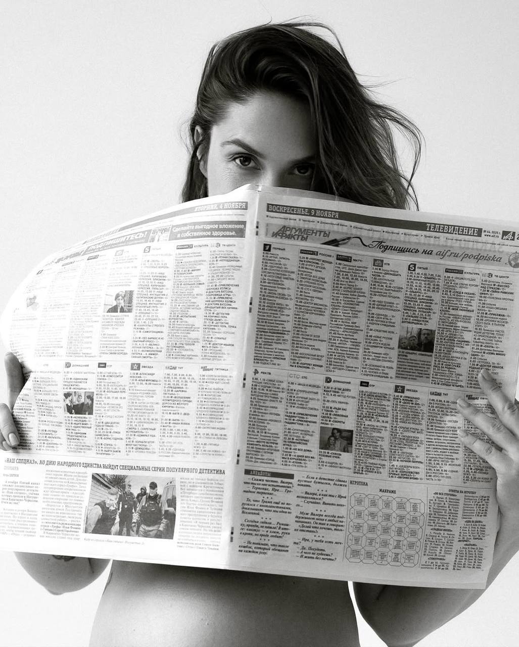 «То есть я так хорошо выгляжу, что люди думают, что у меня накладной живот?»: Агата Муцениеце ответила хейтерам смелой фотосессией