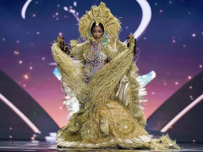 Закончившийся конкурс «Мисс Вселенная» запомнился экстравагантными нарядами участниц и скандалом, обернувшимся победой Закончившийся конкурс «Мисс Вселенная» запомнился экстравагантными нарядами участниц и скандалом, обернувшимся победой