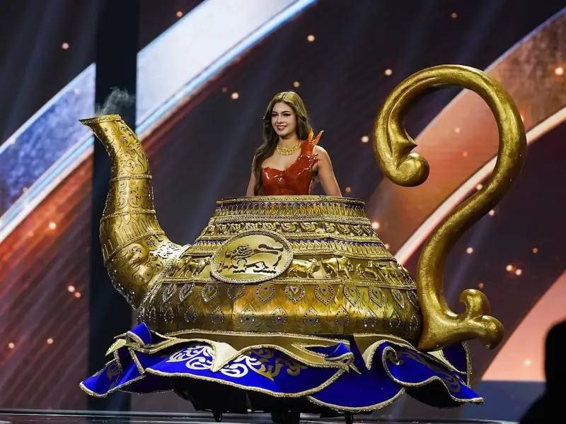 Закончившийся конкурс «Мисс Вселенная» запомнился экстравагантными нарядами участниц и скандалом, обернувшимся победой Закончившийся конкурс «Мисс Вселенная» запомнился экстравагантными нарядами участниц и скандалом, обернувшимся победой