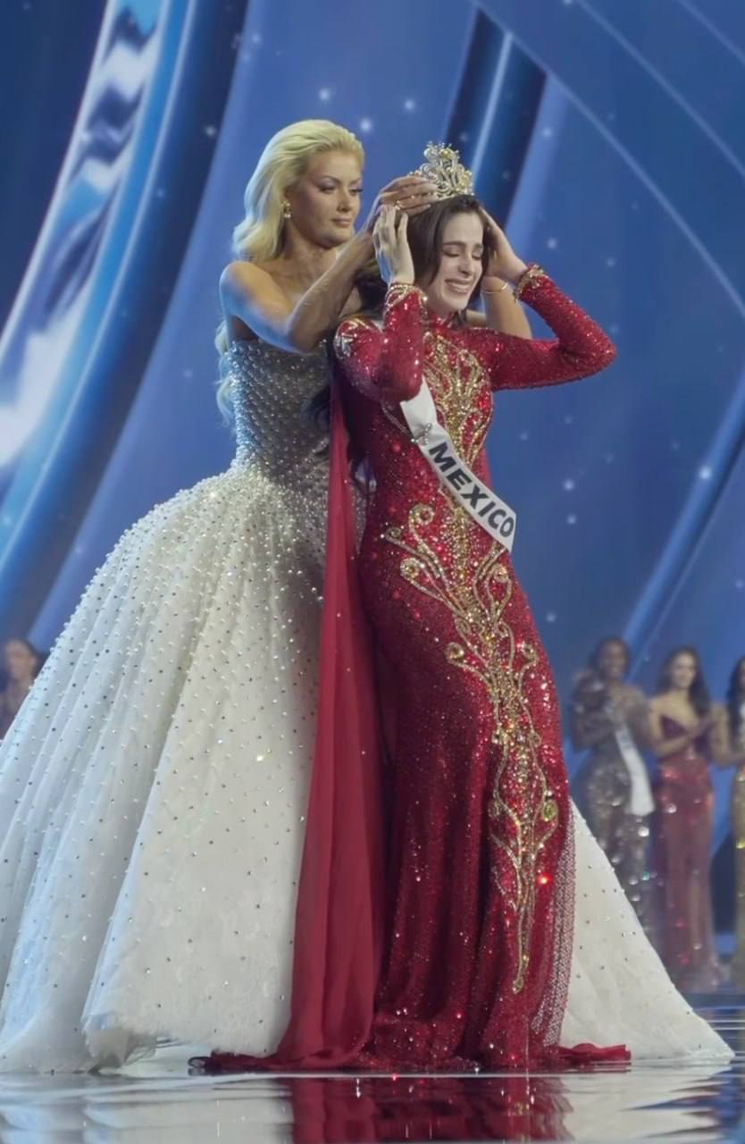 Закончившийся конкурс «Мисс Вселенная» запомнился экстравагантными нарядами участниц и скандалом, обернувшимся победой Закончившийся конкурс «Мисс Вселенная» запомнился экстравагантными нарядами участниц и скандалом, обернувшимся победой