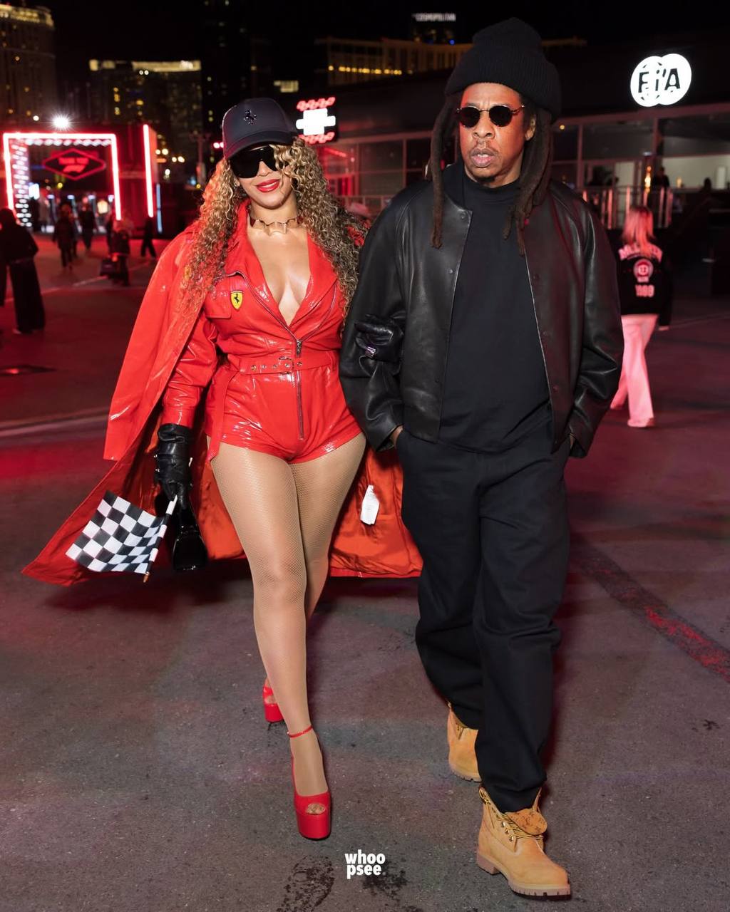 Бейонсе появилась на гонках «Формулы 1» в образе знаменитых грид-герлз Бейонсе появилась на гонках «Формулы 1» в образе знаменитых грид-герлз