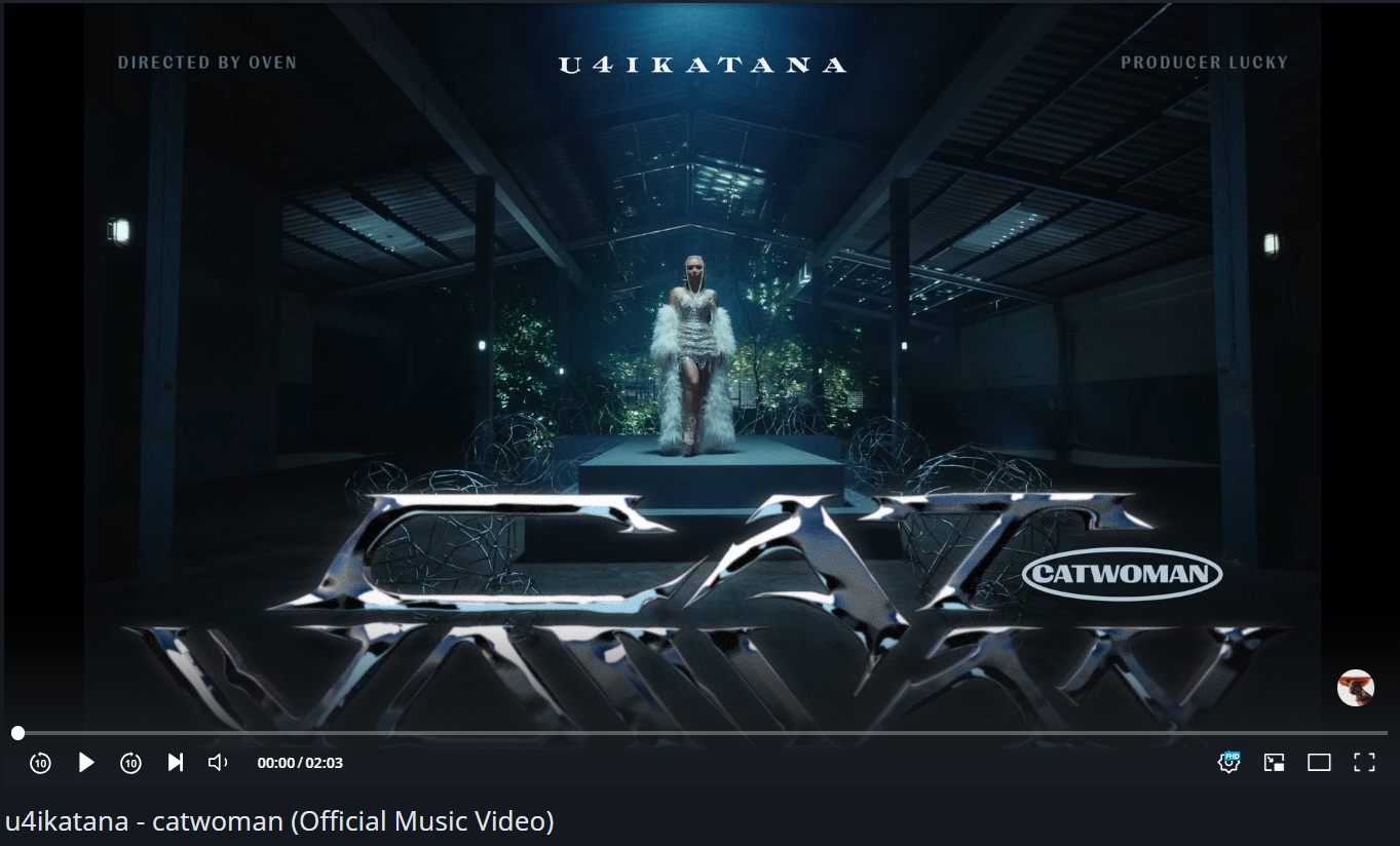 В своем новом клипе певица U4IKATANA сменила два десятка образов В своем новом клипе певица U4IKATANA сменила два десятка образов