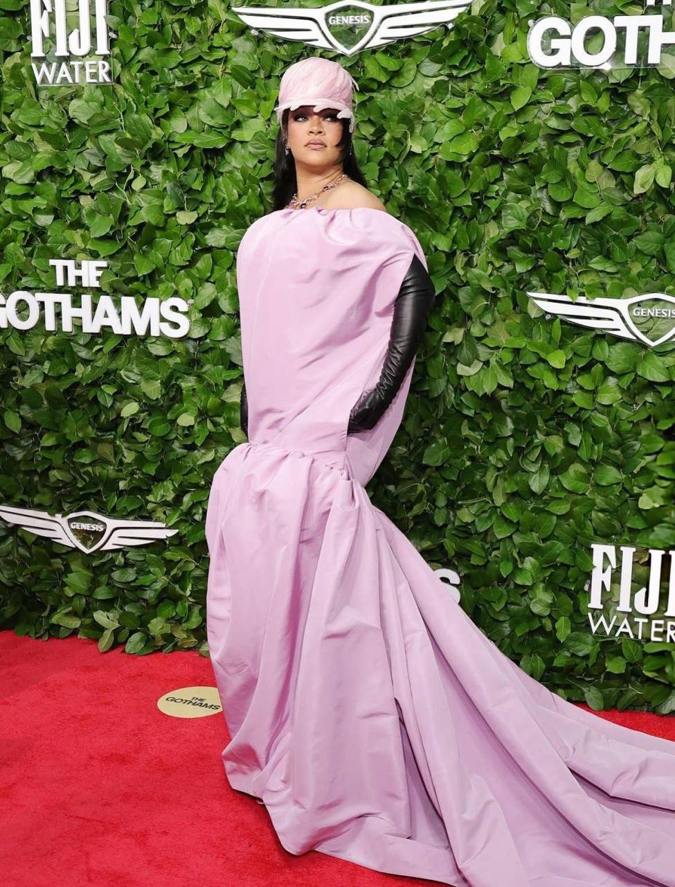 Соблазнительная Эль Фаннинг и нелепая Рианна: в Нью-Йорке состоялось вручение премий Gotham Film Awards