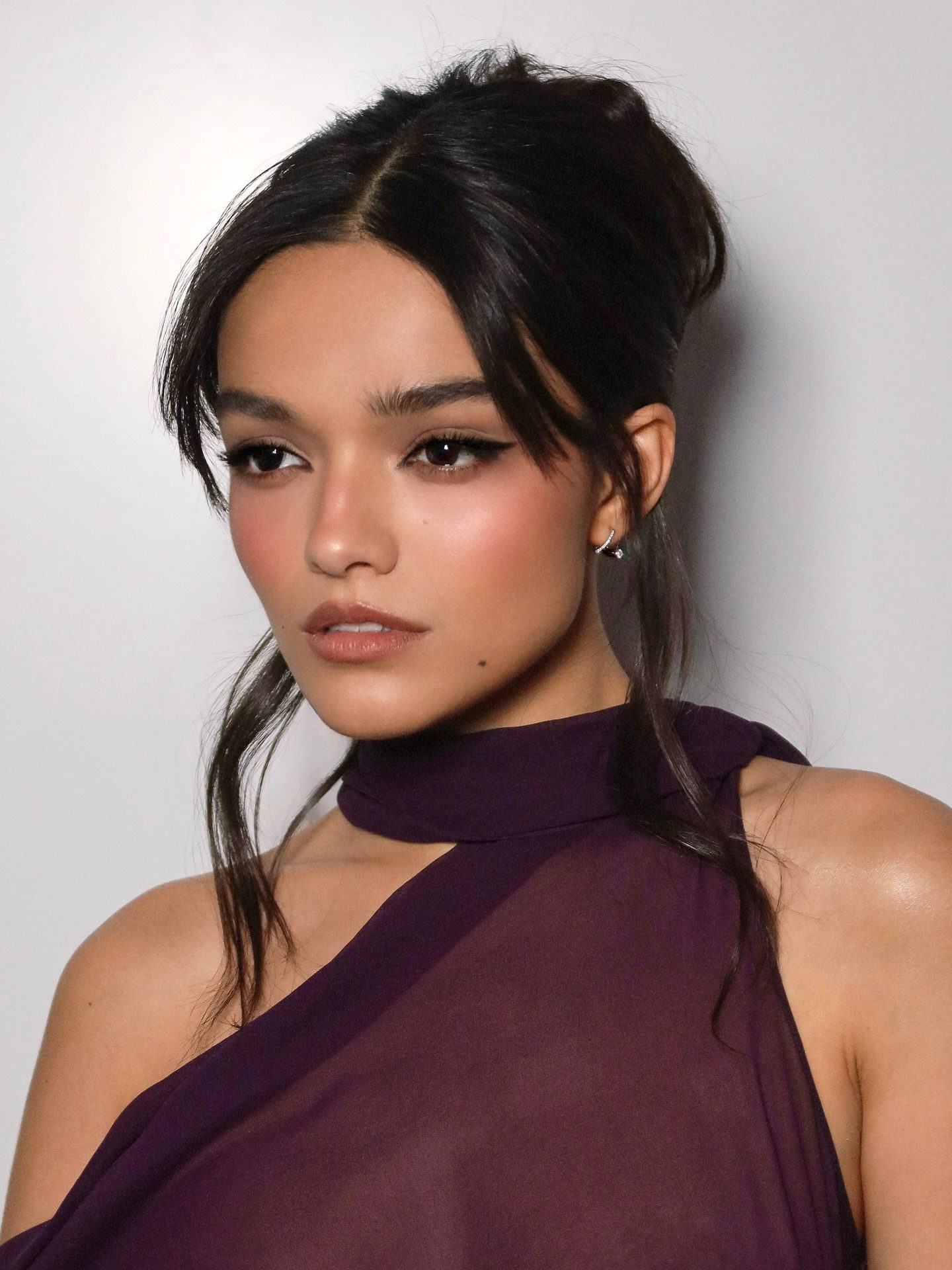 На коктейльной вечеринке Рэйчел Зеглер была совсем не похожа на скромницу Белоснежку