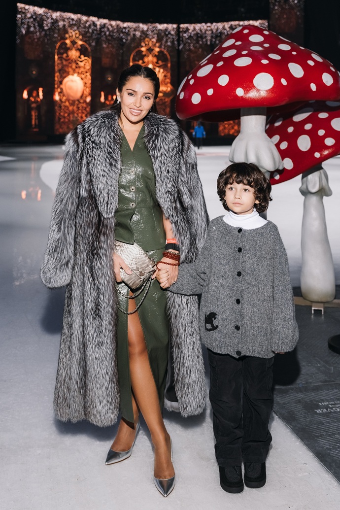 В Москве с аншлагом прошла премьера ледового шоу «Белоснежка» Евгения Плющенко и Яны Рудковской