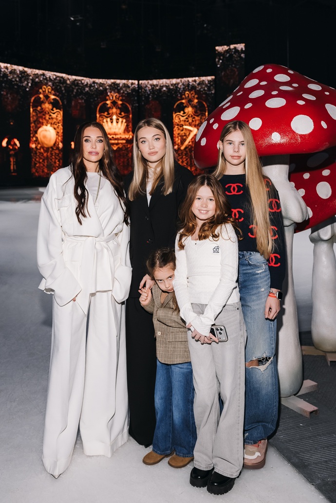 В Москве с аншлагом прошла премьера ледового шоу «Белоснежка» Евгения Плющенко и Яны Рудковской