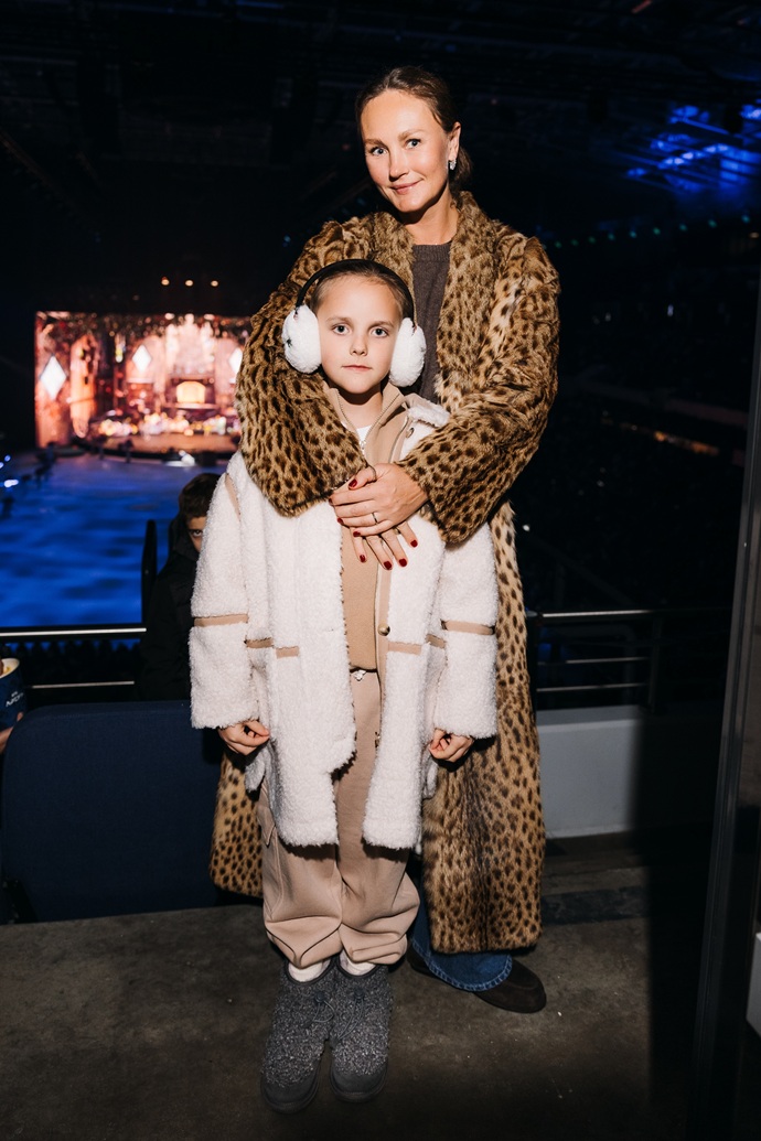 В Москве с аншлагом прошла премьера ледового шоу «Белоснежка» Евгения Плющенко и Яны Рудковской