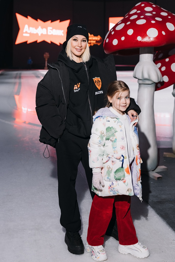 В Москве с аншлагом прошла премьера ледового шоу «Белоснежка» Евгения Плющенко и Яны Рудковской