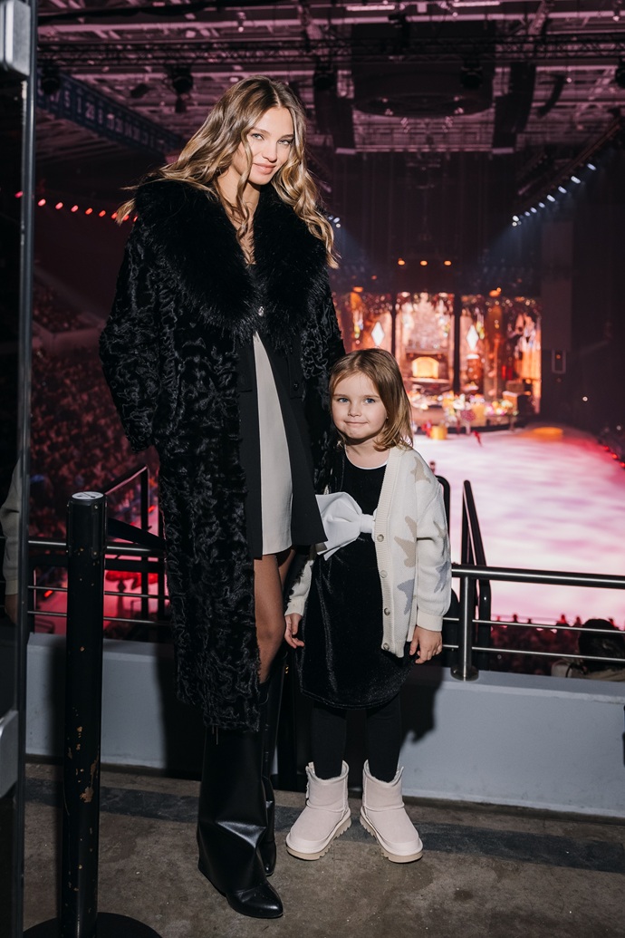 В Москве с аншлагом прошла премьера ледового шоу «Белоснежка» Евгения Плющенко и Яны Рудковской