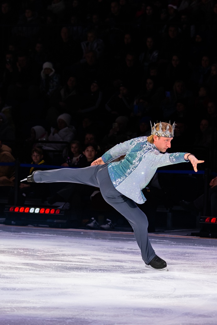 В Москве с аншлагом прошла премьера ледового шоу «Белоснежка» Евгения Плющенко и Яны Рудковской