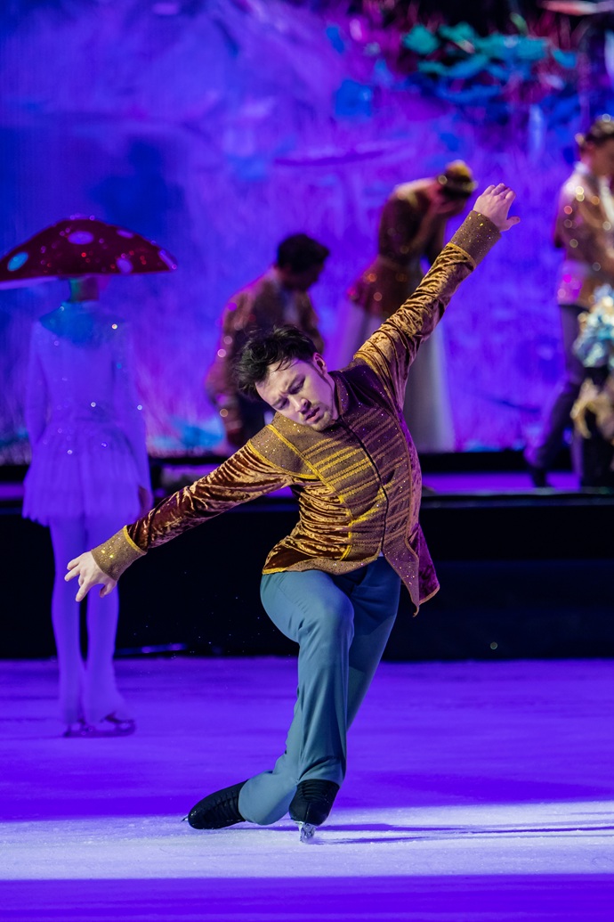 В Москве с аншлагом прошла премьера ледового шоу «Белоснежка» Евгения Плющенко и Яны Рудковской