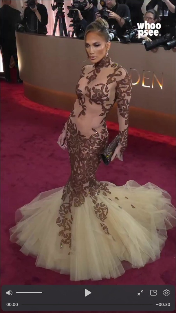 Селена Гомес, Дженнифер Лопес и другие звезды блистали на премии «Золотой глобус»