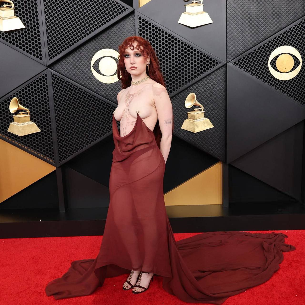 Фея Сабрина Карпантер, колдунья Леди Гага и ультра-сексуальная Чаппел Рон: лучшие фото с премии Грэмми