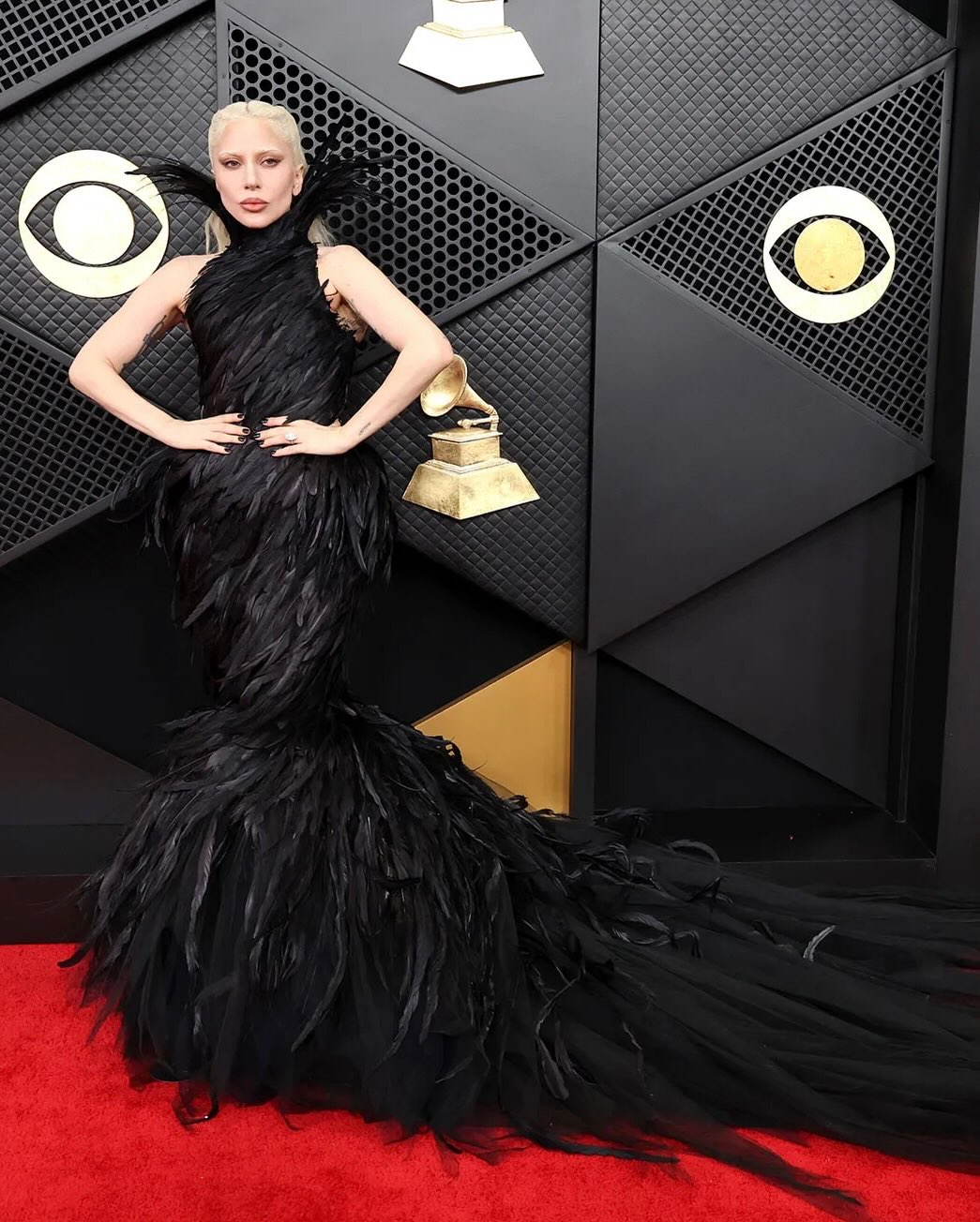 Фея Сабрина Карпантер, колдунья Леди Гага и ультра-сексуальная Чаппел Рон: лучшие фото с премии Грэмми