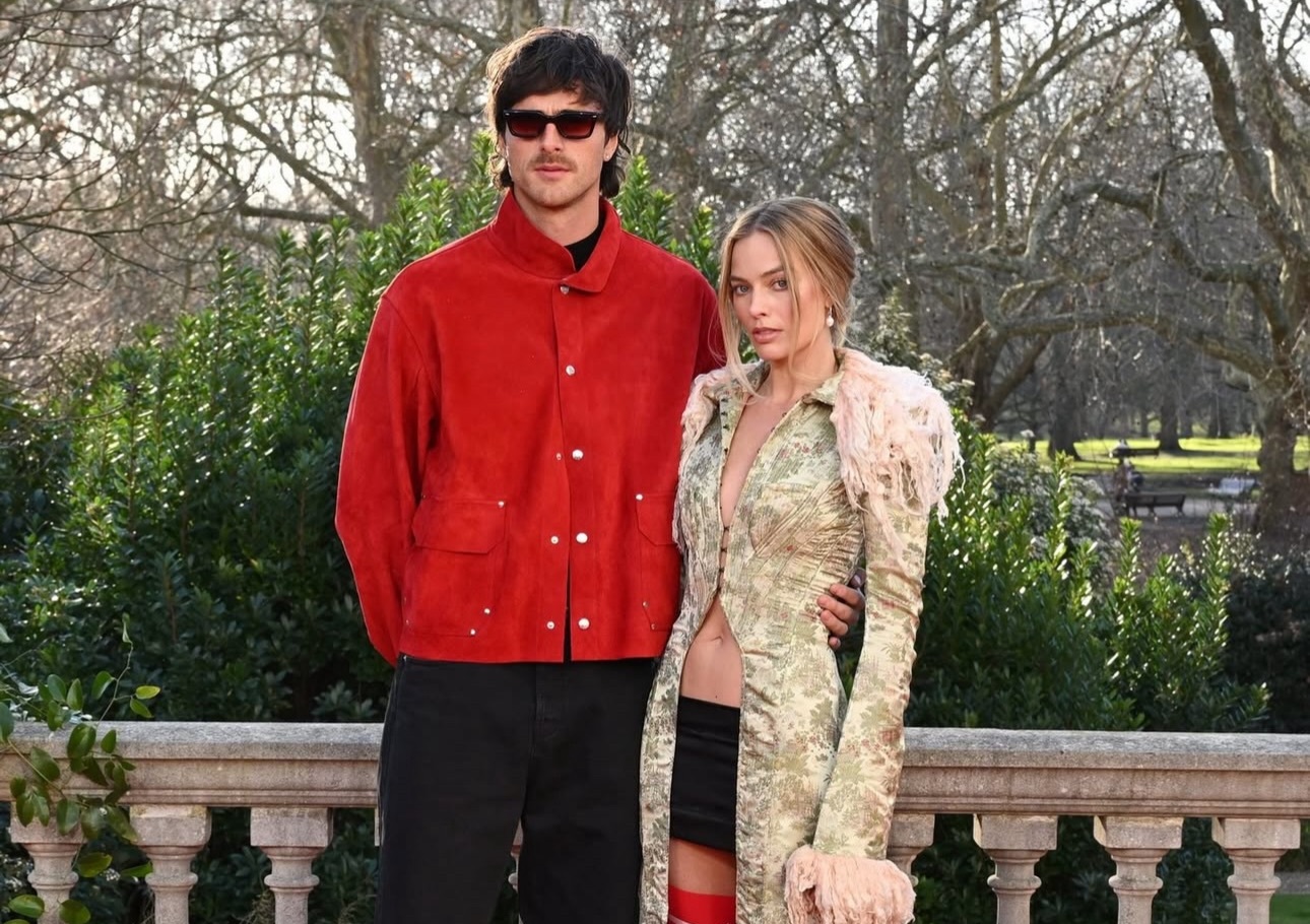 Марго Робби покоряет Лондон в сексуальном винтажном образе от Джона Гальяно  