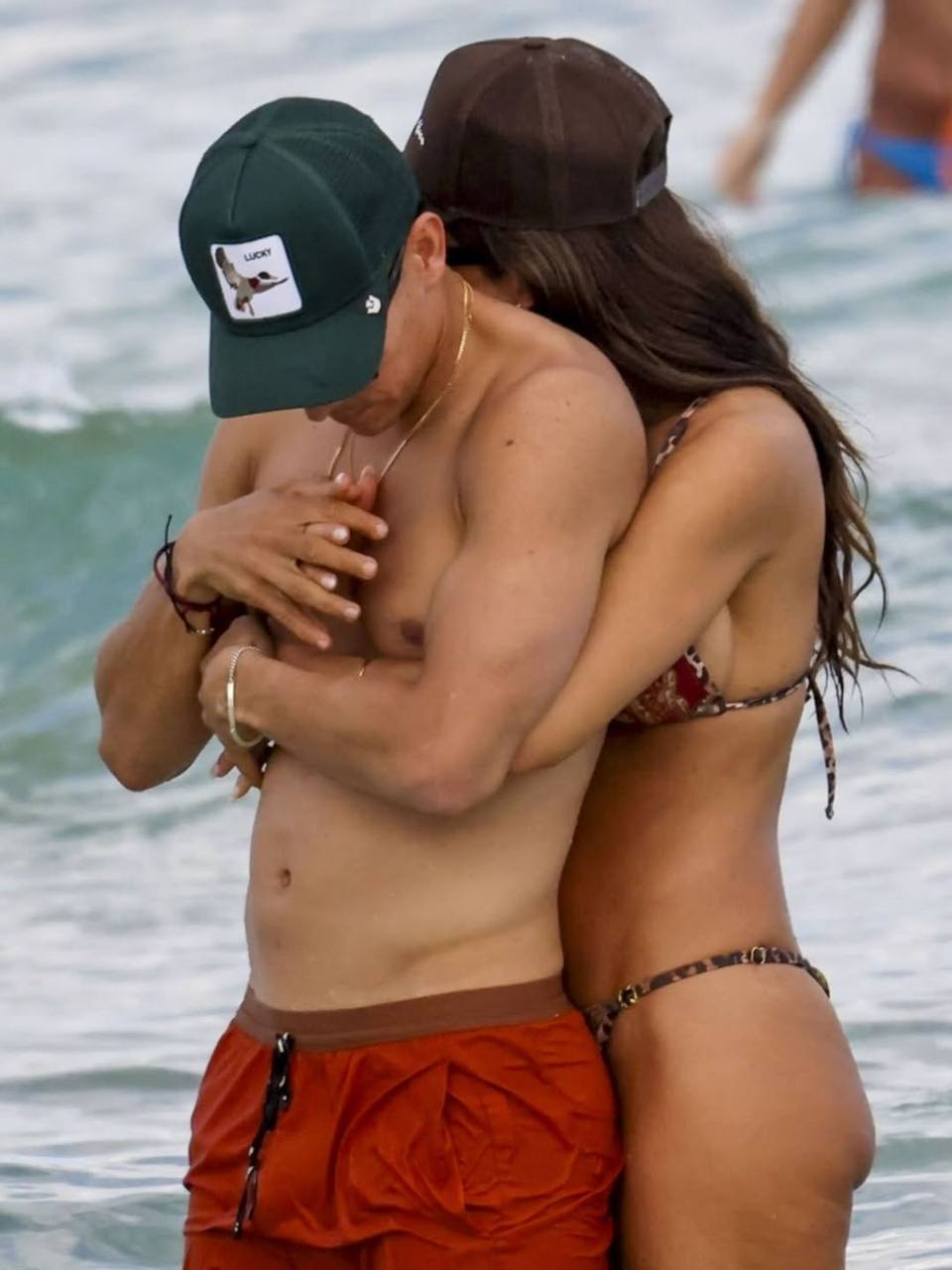 Джессика Альба и её молодой бойфренд проводят время на пляжах Майами