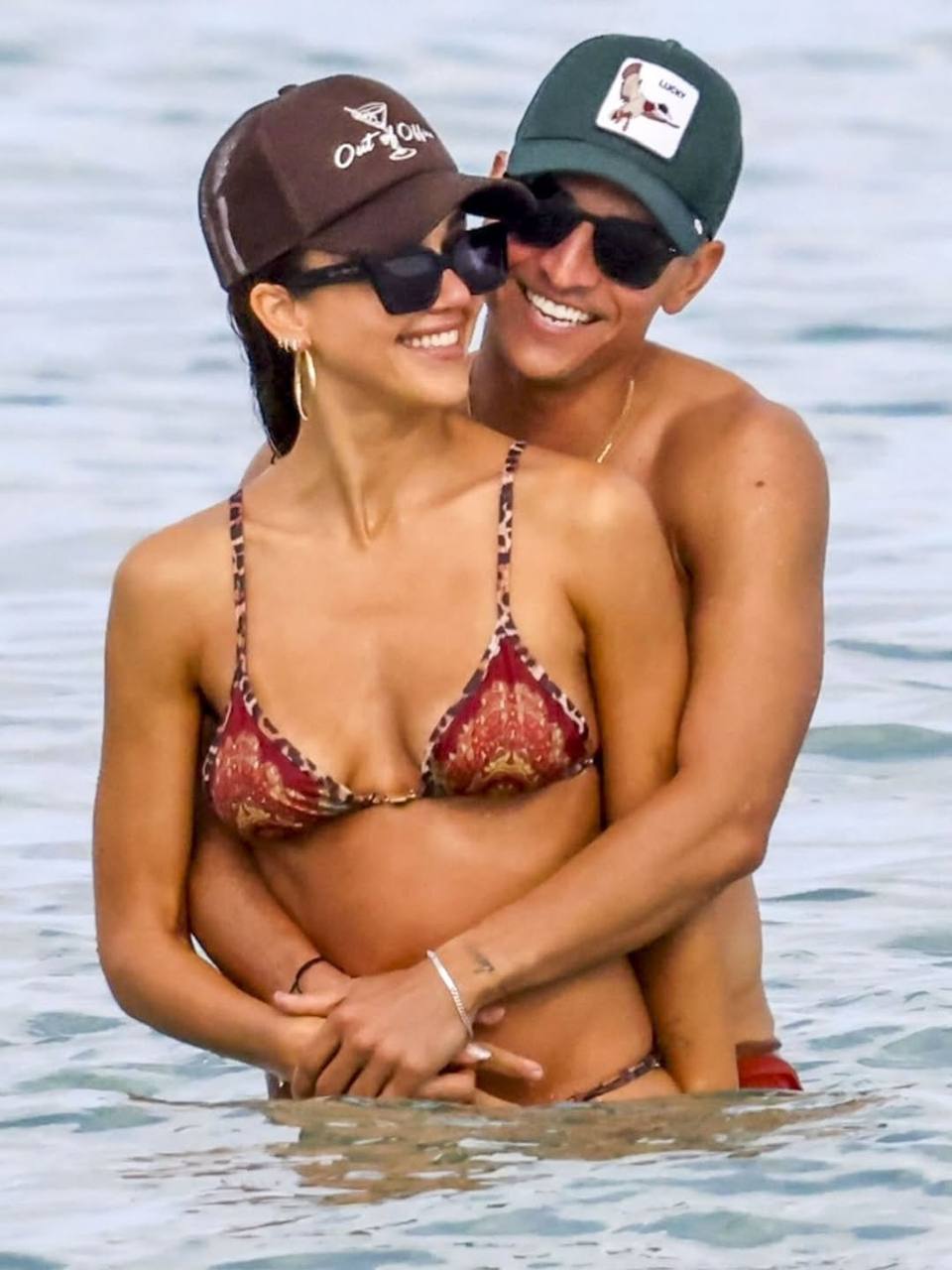 Джессика Альба и её молодой бойфренд проводят время на пляжах Майами