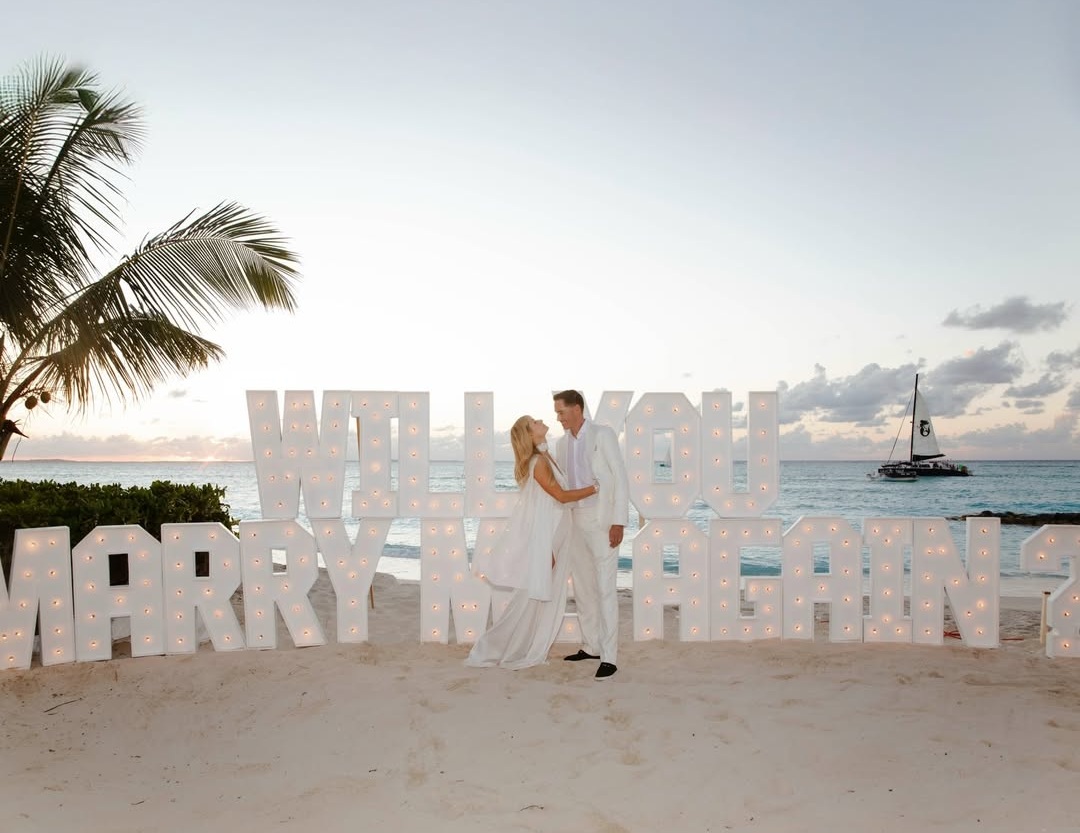 Пэрис Хилтон вновь вышла замуж. Ну, почти