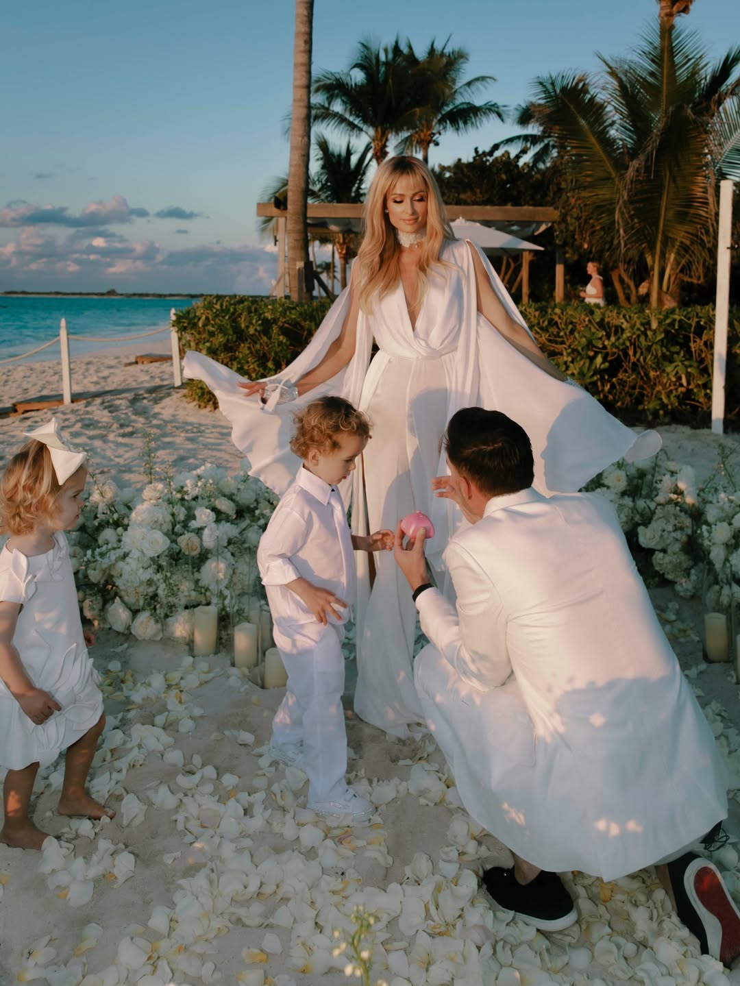 Пэрис Хилтон вновь вышла замуж. Ну, почти