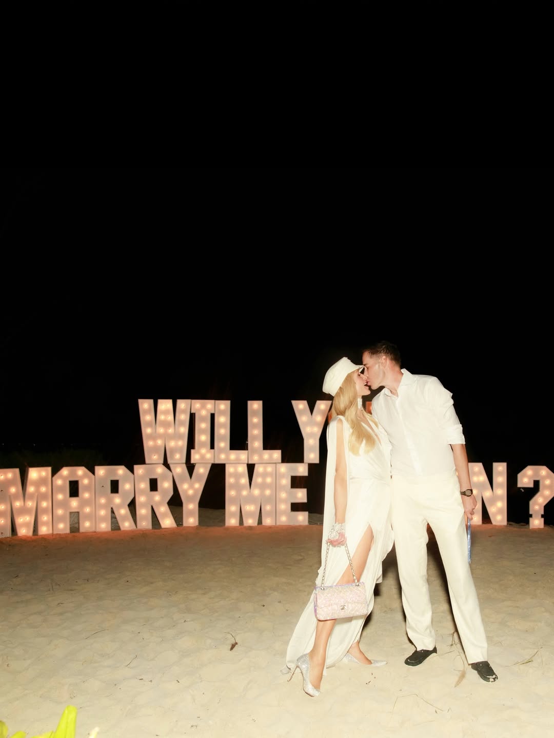 Пэрис Хилтон вновь вышла замуж. Ну, почти