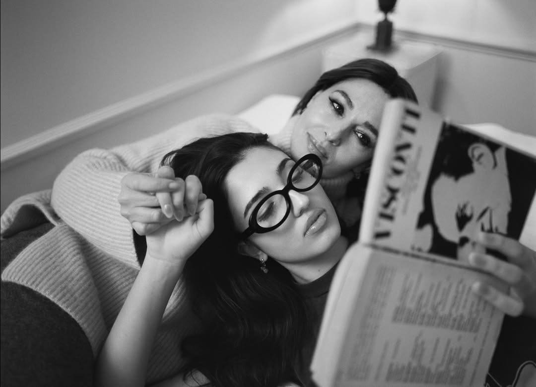 Младшая дочь Моники Беллуччи и Венсана Касселя Леони попала на обложку глянца