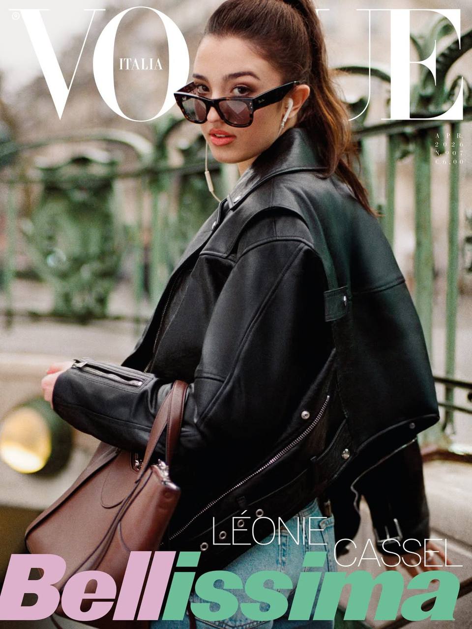 Младшая дочь Моники Беллуччи и Венсана Касселя Леони попала на обложку глянца