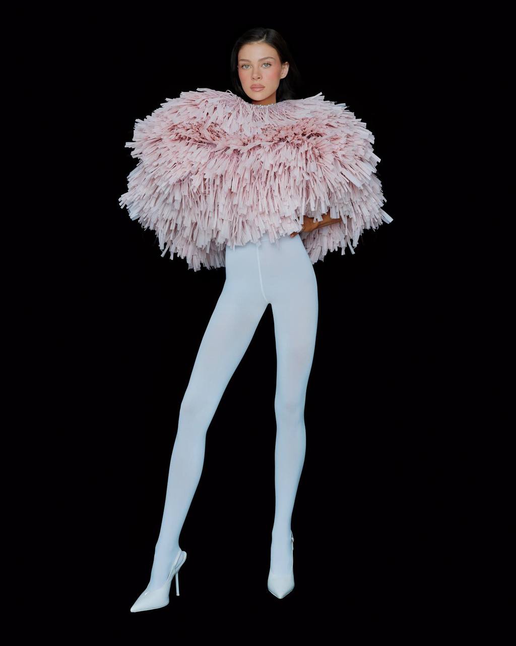 Никола Пельтц попала сразу на 4 обложки испанского ELLE