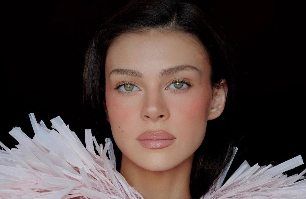 Никола Пельтц попала сразу на 4 обложки испанского ELLE