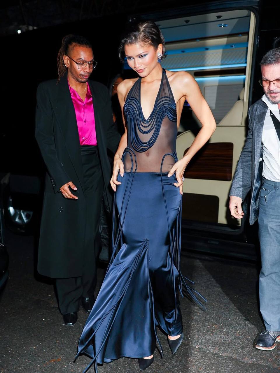 «Что-то старое, что-то новое, что-то взятое взаймы и что-то синее»: промо-тур Зендеи проходит согласно английской поговорке