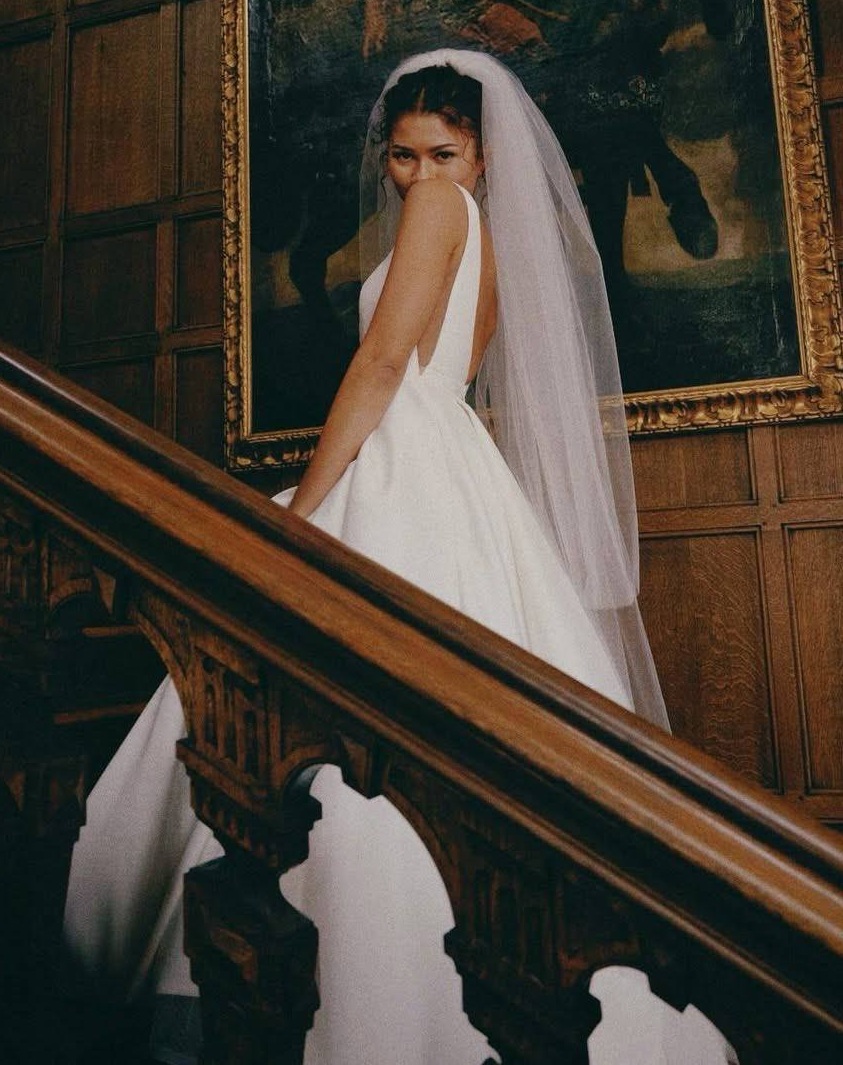 «Что-то старое, что-то новое, что-то взятое взаймы и что-то синее»: промо-тур Зендеи проходит согласно английской поговорке