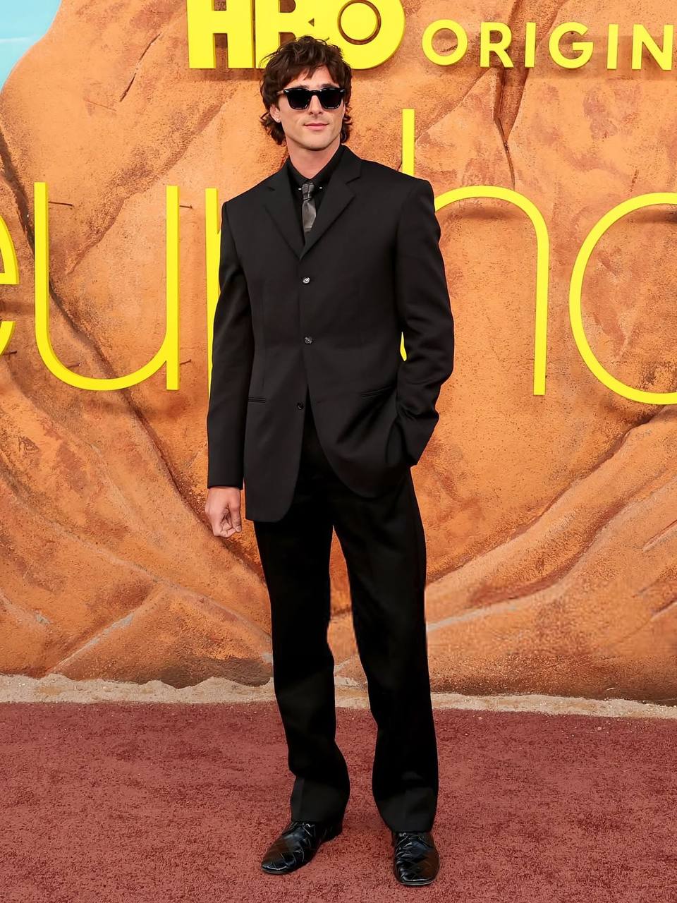 Зендее пришлось встретиться с Сидни Суини на премьере "Эйфории": какие образы выбрали актеры