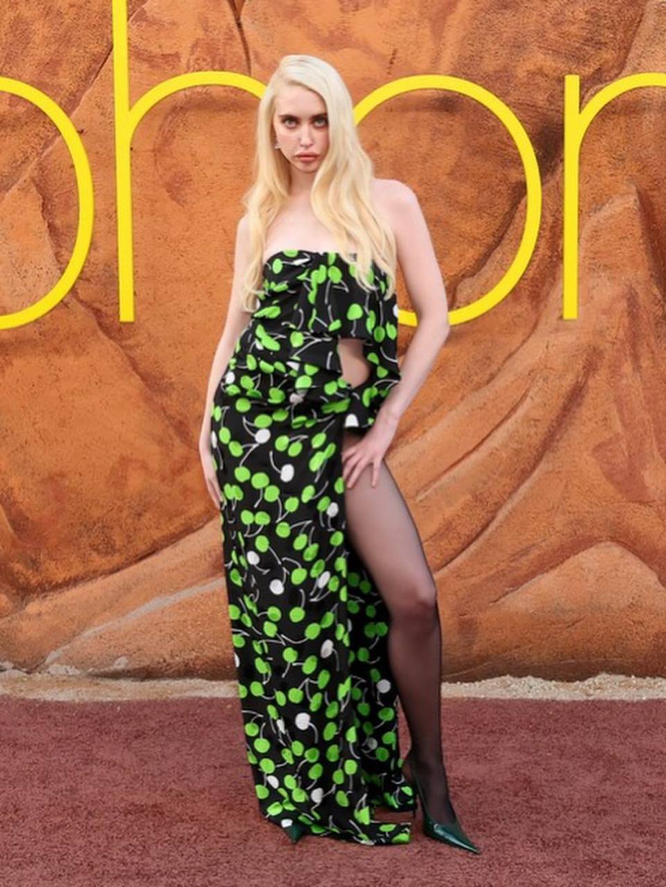 Зендее пришлось встретиться с Сидни Суини на премьере "Эйфории": какие образы выбрали актеры