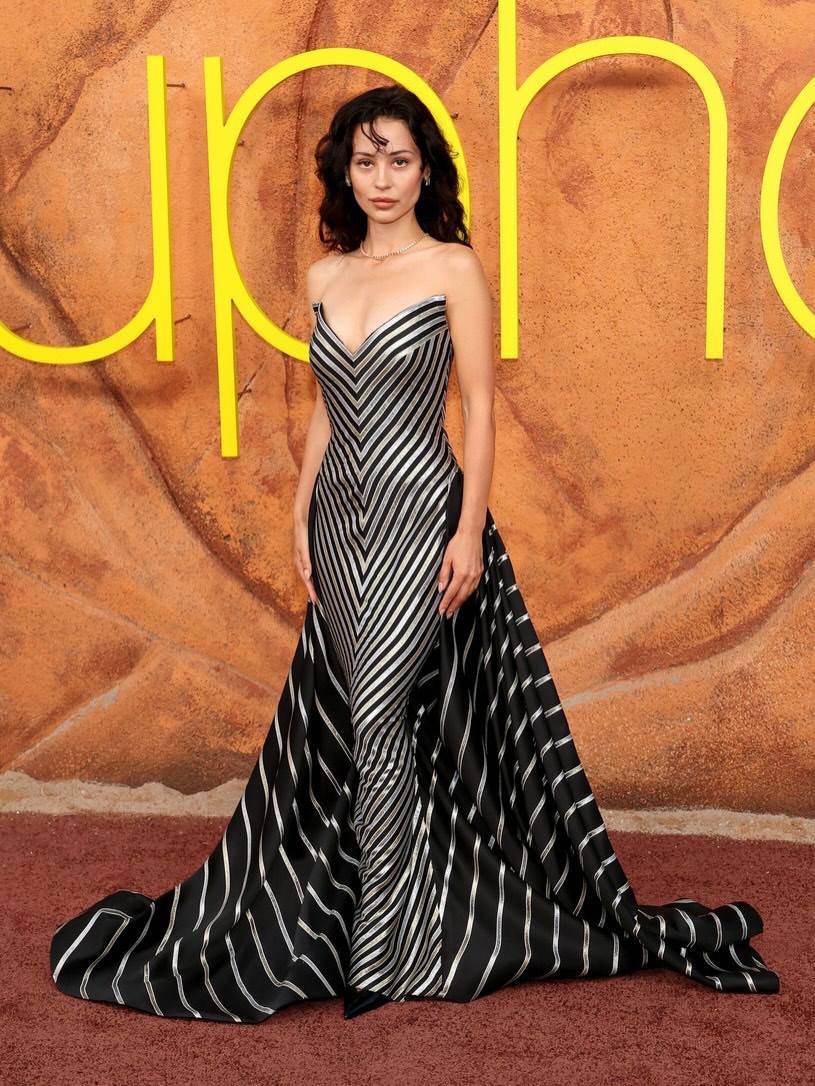 Зендее пришлось встретиться с Сидни Суини на премьере "Эйфории": какие образы выбрали актеры