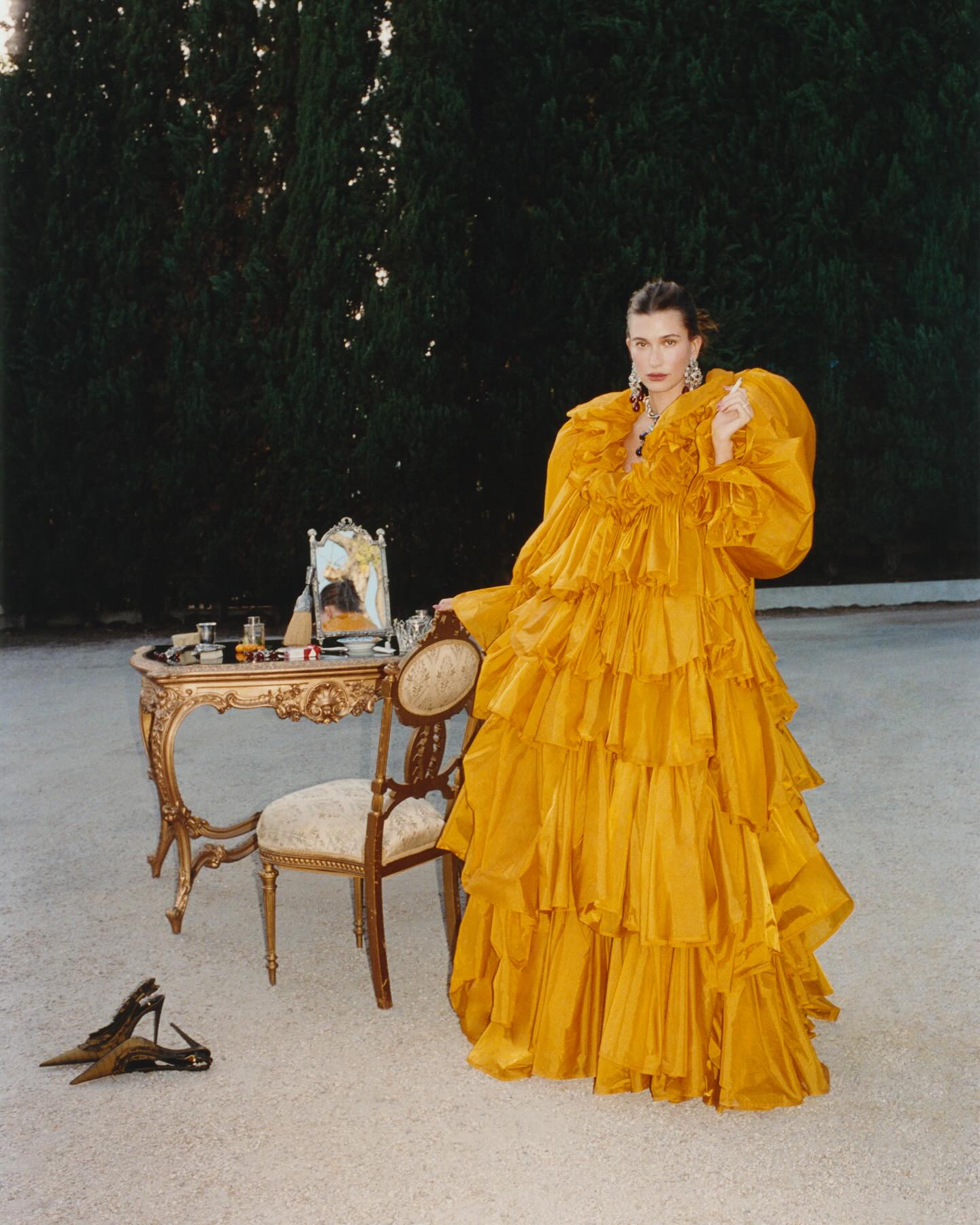 Чтобы попасть на обложку Interview Хейли Бибер пришлось очаровать главного редактора