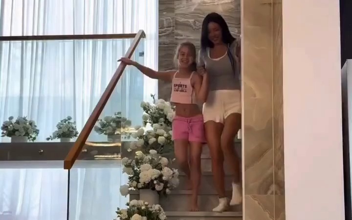 Оксана Самойлова отметила день рождения вместе с Джиганом